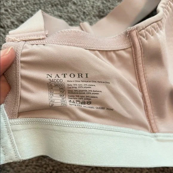 Natori Blush and White Bra - Picture 2 of 7